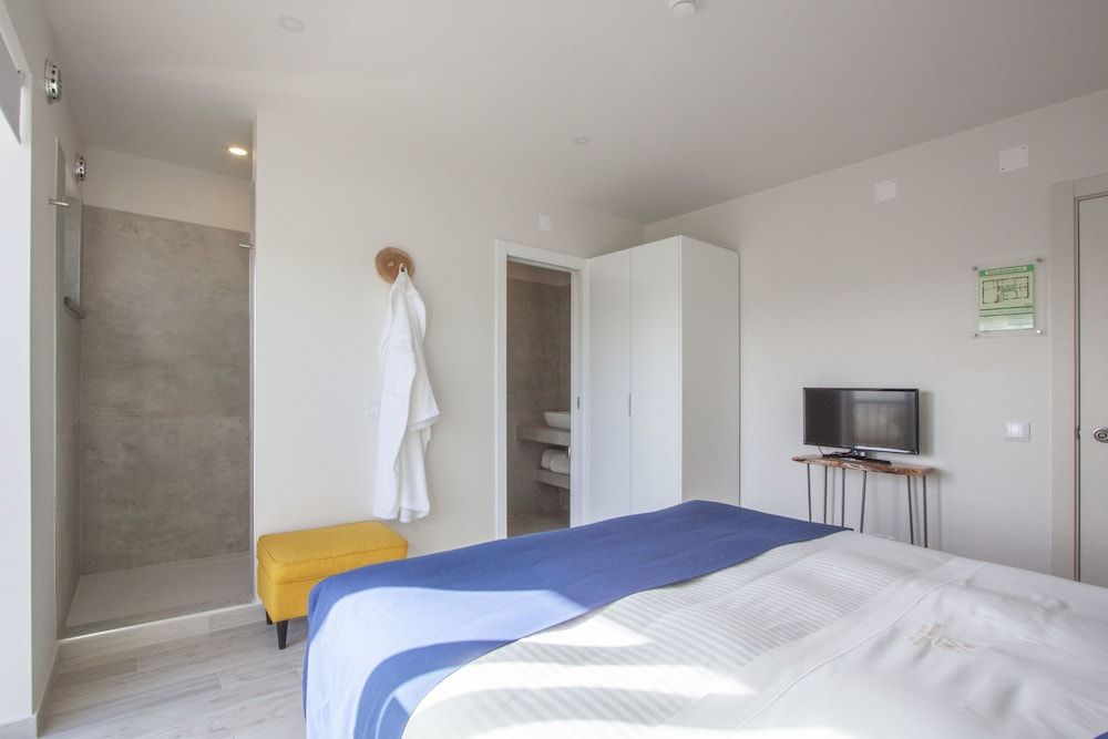 Hillside House Suites & Spa 3