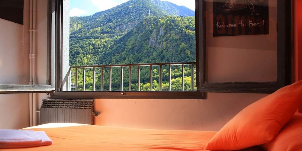 Barri Antic Hostel & Pub 3
