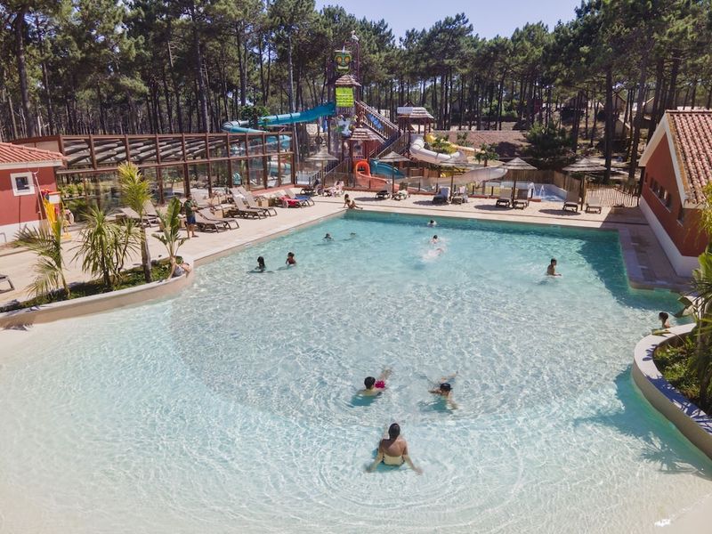 Bucea en la Piscina Más Grande y Alta de toda Europa 🏊‍♂️! NAZARÉ