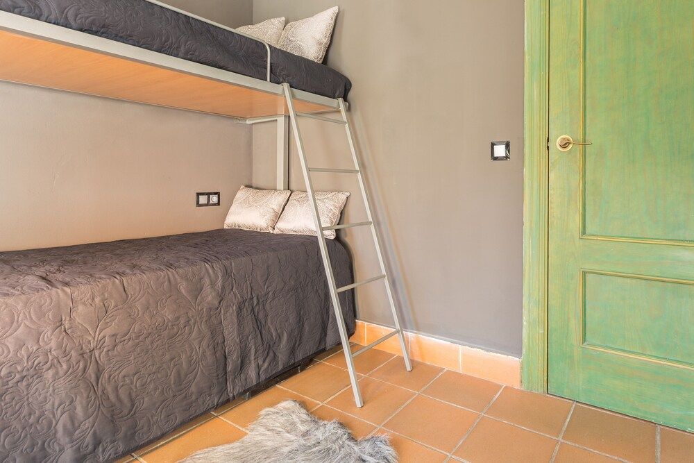 Blue Tour Travel Plaza 3