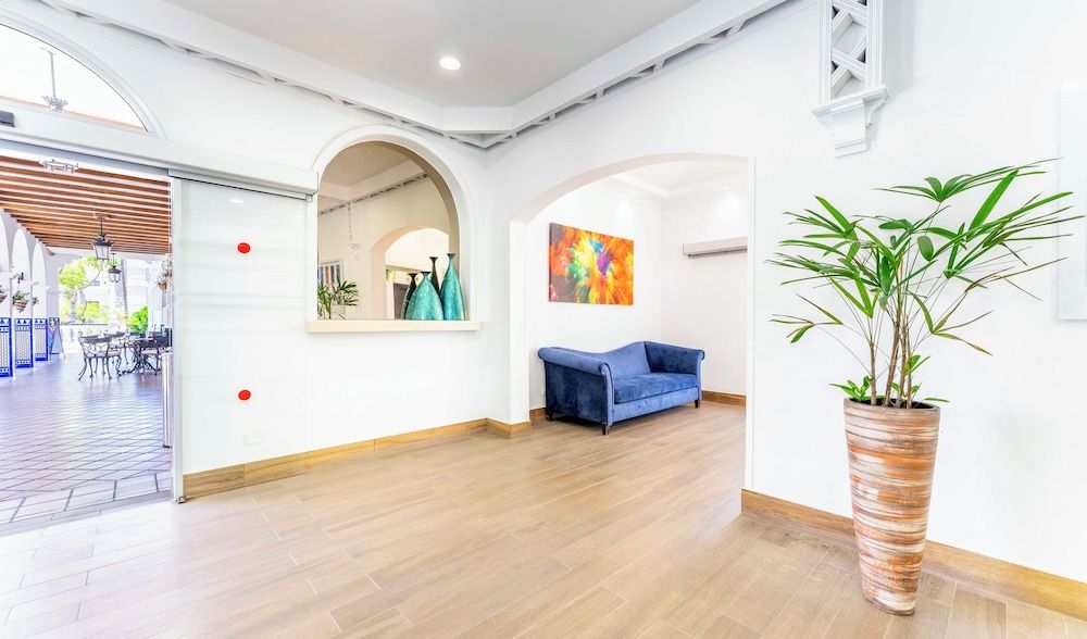 Ona Beverly Hills Heights 3