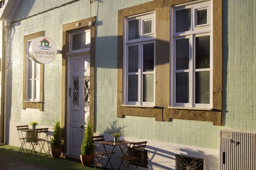 Watermark Surf House Espinho 1