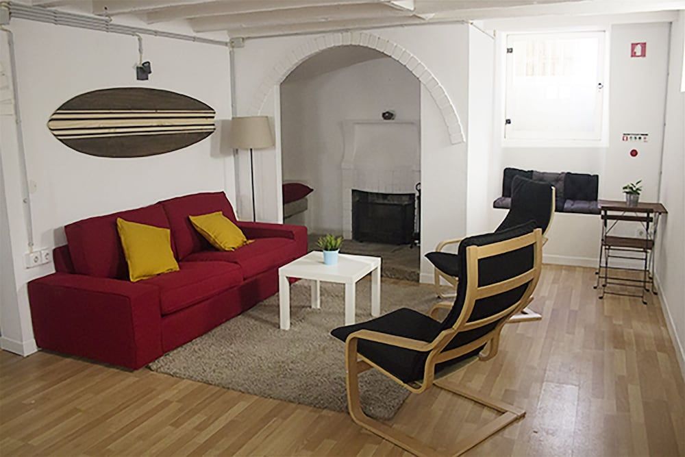Watermark Surf House Espinho 3
