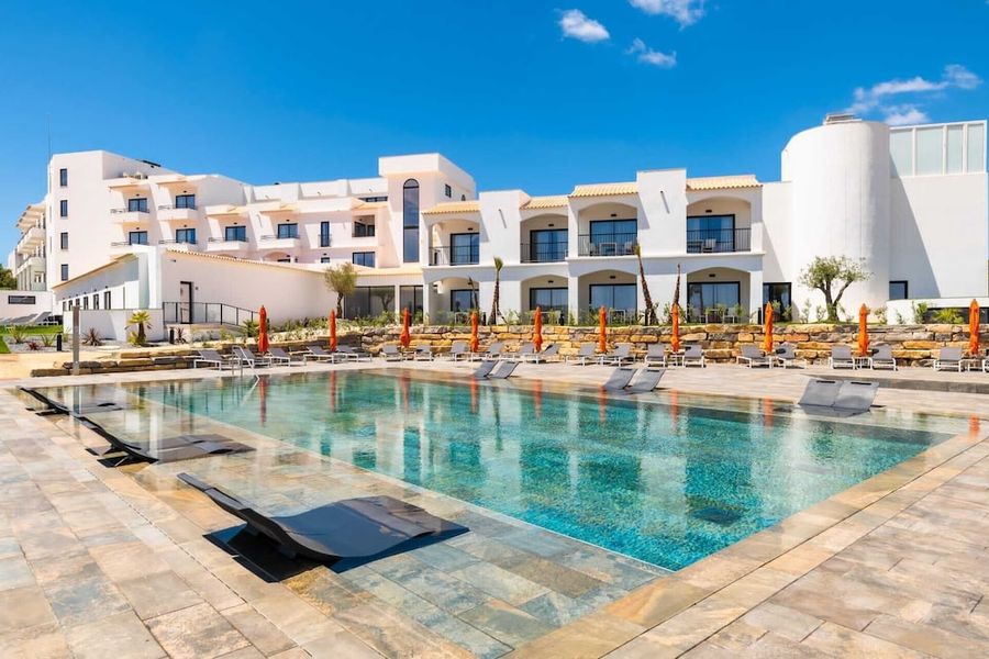 ⛱️ Hotel 4* nos Salgados a 5 minutos da Praia | Albufeira 