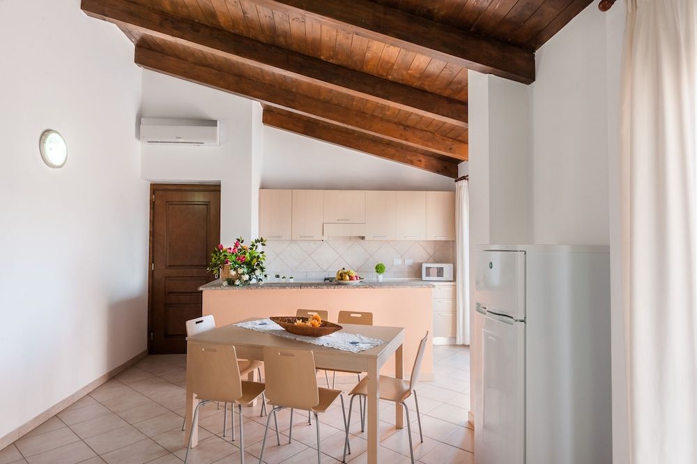 Ferry + Gravina Resort & Apartments 2