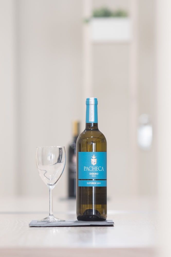 Almada Wine House 3