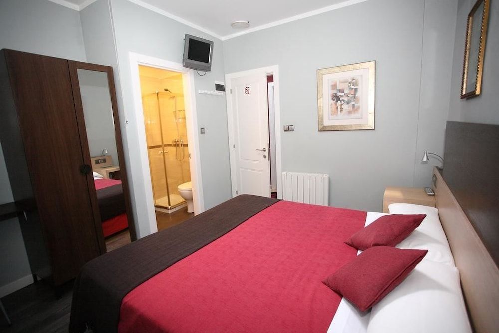 Pensión Jade -1 estrelas em Castro-Urdiales