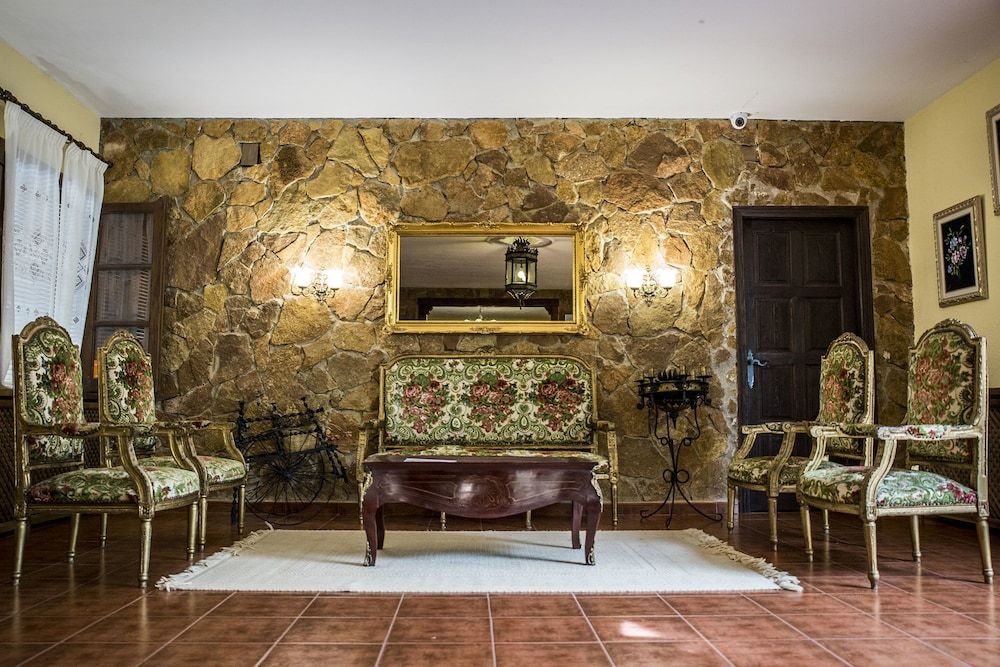 Hospedium Hotel Val de Pinares 1