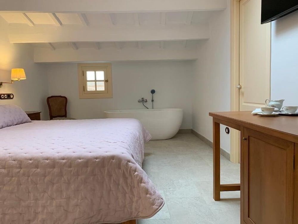 Seranova Luxury Hotel - Adults Only 2