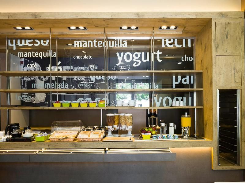 Ibis Budget Sevilla Aeropuerto 1