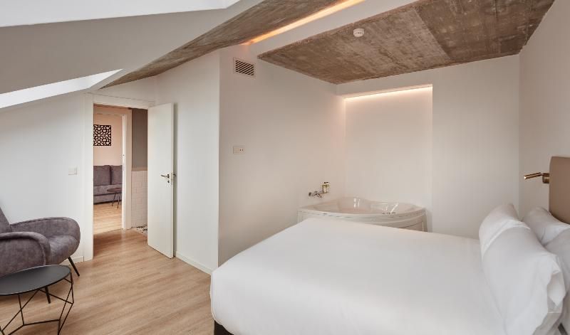 Sercotel Granada Suites 2