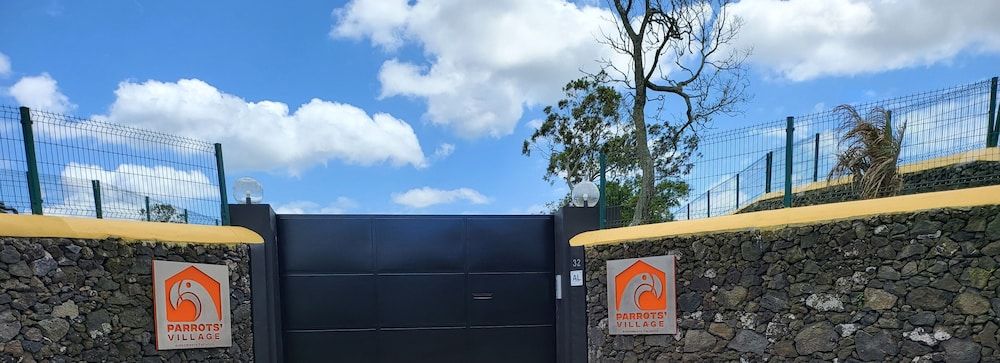Parrots Village -1 estrelas em Ribeira Grande