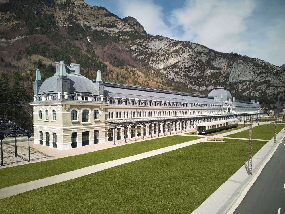🚂✨ CANFRANC ESTACIÓN 5⭐ | EL LUJO DE DORMIR EN UNA JOYA HISTÓRICA 🏔️ Desayuno incluido + Acceso al exclusivo SPA