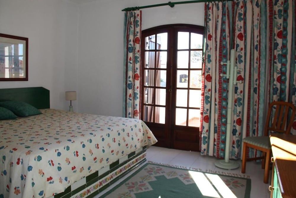 Roulito's Guest House 2