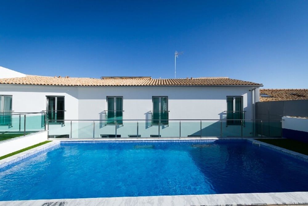 Peralux -1 estrelas em Armação de Pêra