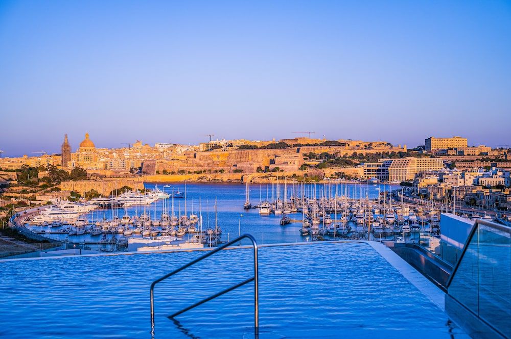 Grands Suites Hotel Residences & Spa 4 estrelas em Il-Gżira