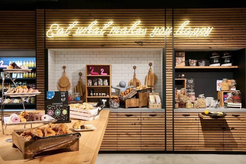 Moxy Amsterdam Schiphol Airport 3