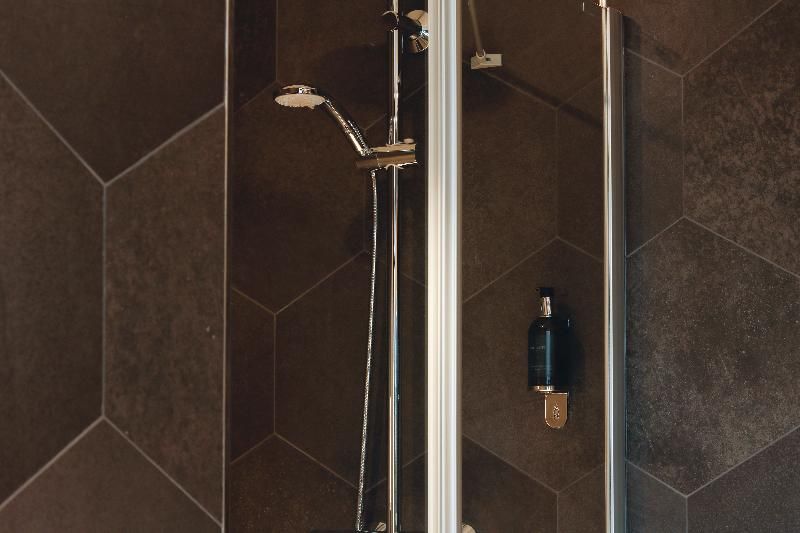 The James Hotel Rotterdam 1