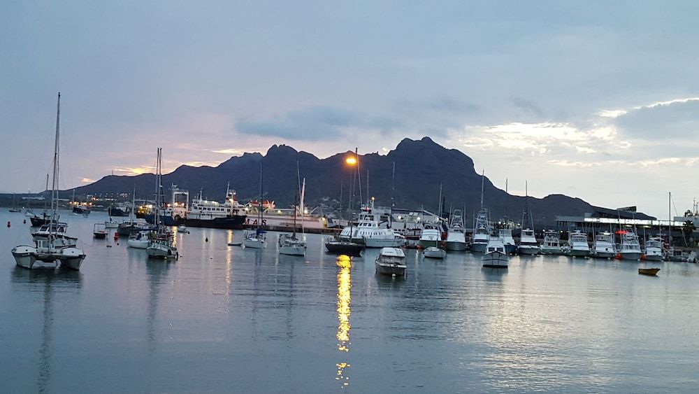 Chez Loutcha Residencial -1 estrelas em Mindelo