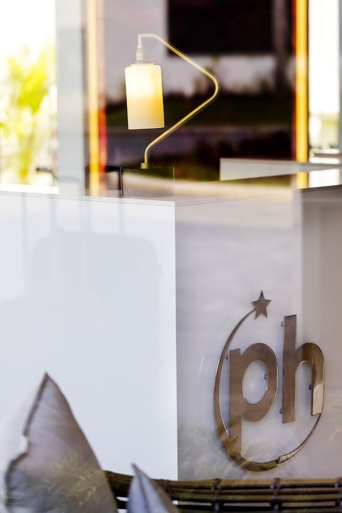 Planet Hollywood Adult Scene 3