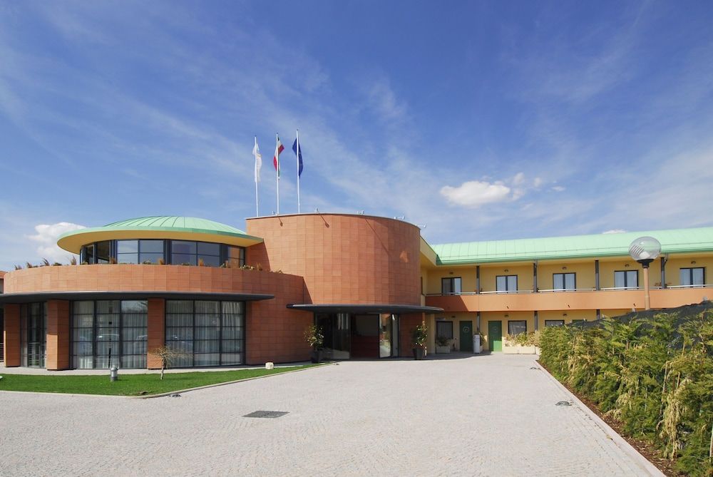 Luna Hotel Motel Airport 1