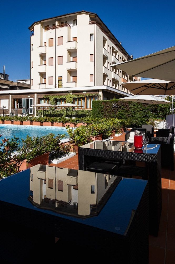 Hotel Touring Falconara Marittima 3 étoiles à Ancône