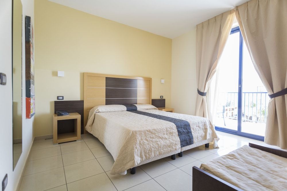 Ticho's Greenblu Hotel 4 estrelas em Castellaneta