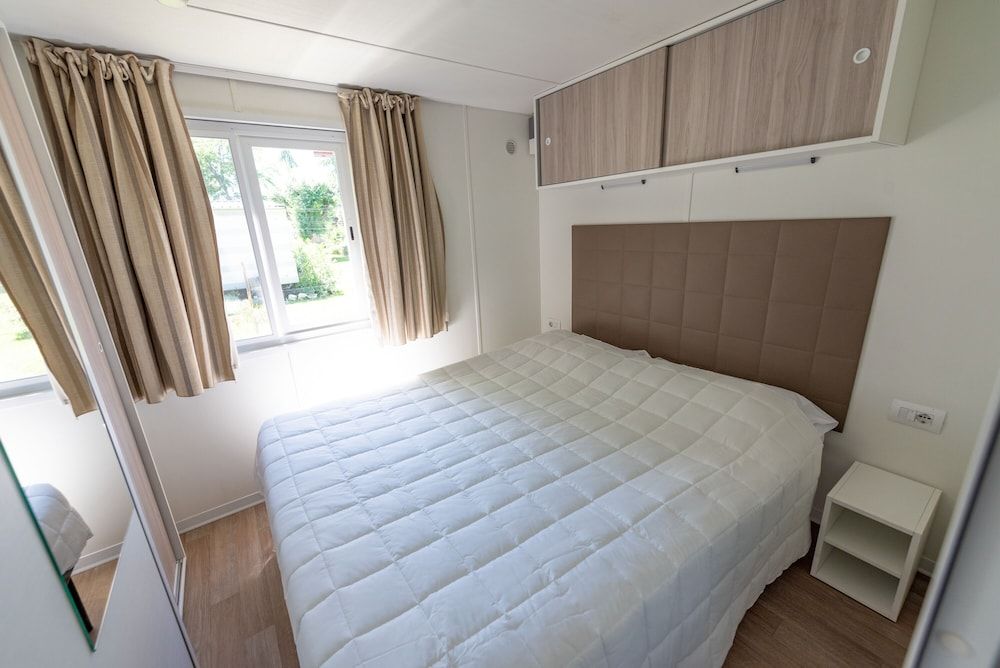 Club Del Sole Stork Family Collection 2