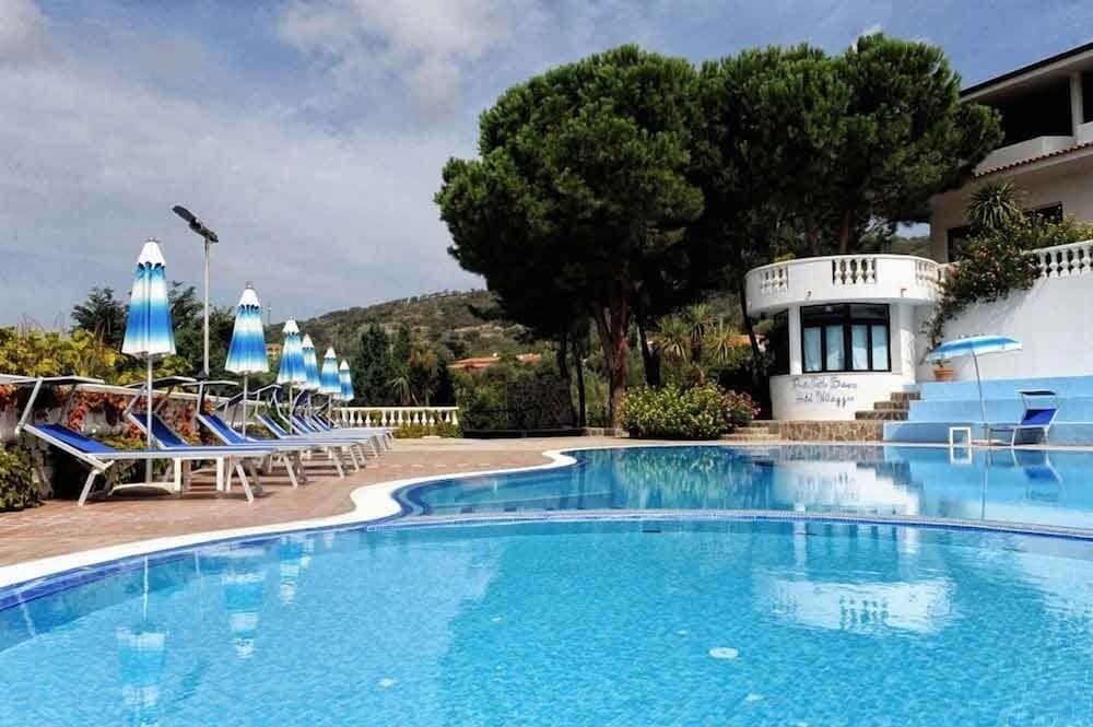 Villaggio Hotel Pineta Petto Bianco 1