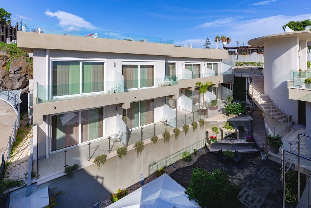 Zeus Residence Hotel 3 estrelas em Aci Castello