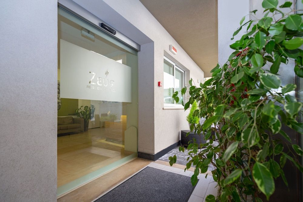 Zeus Residence Hotel 3
