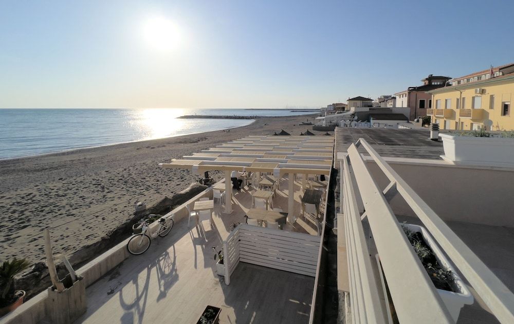 Hotel Cecina Beach 1