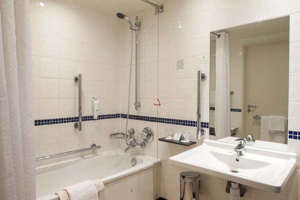 Holiday Inn Brighouse, an IHG Hotel 2