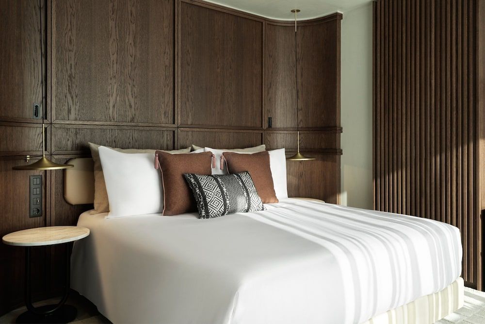 Monasty, Thessaloniki, Autograph Collection 1