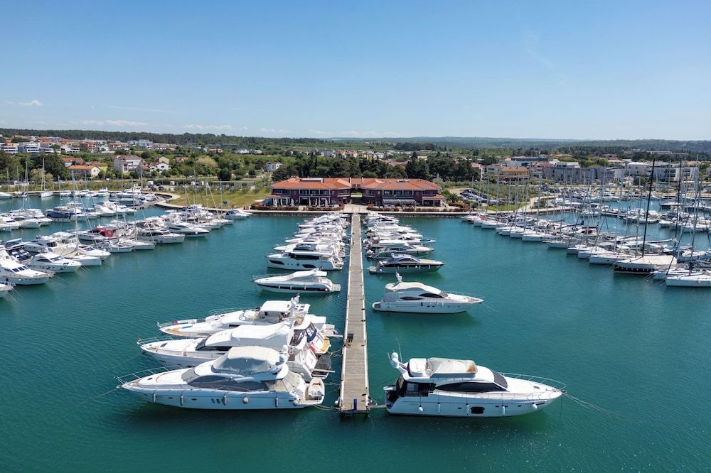 Boutique Hotel Nautica, Free parking, Pet friendly 4 étoiles à Novigrad