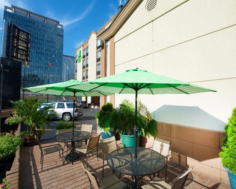 Holiday Inn and Suites Chicago-Downtown 1