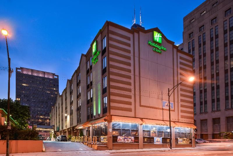 Holiday Inn and Suites Chicago-Downtown 2
