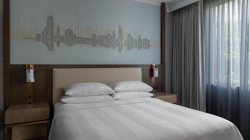 Courtyard By Marriott Chicago At Medical District/ 2
