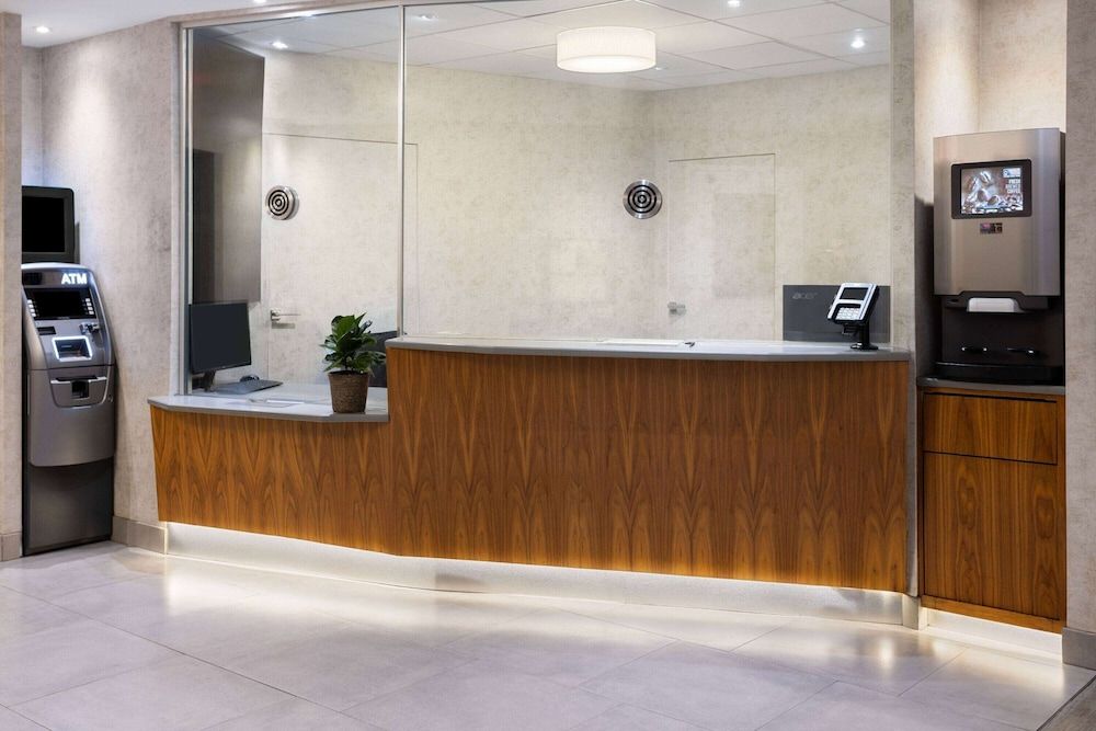 Ramada by Wyndham Bronx 3