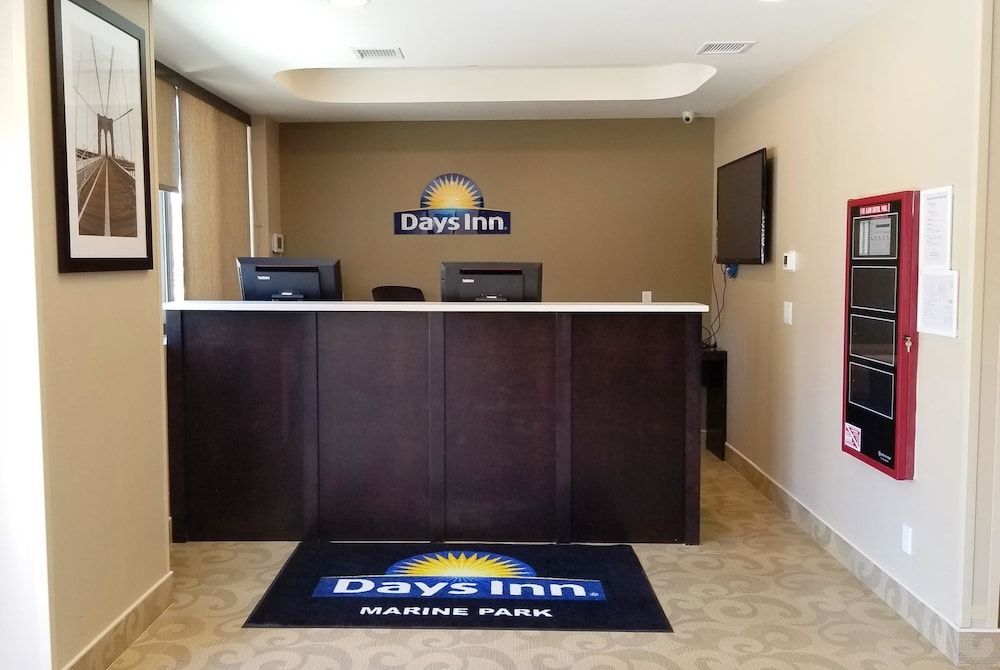 Days Inn by Wyndham Brooklyn Marine Park 2