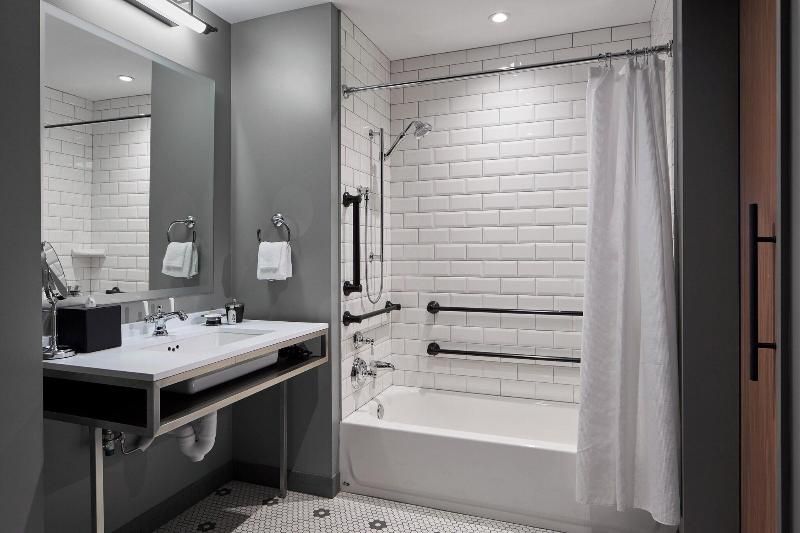 Hotel Zachary Chicago, A Tribute Portfolio Hotel 2