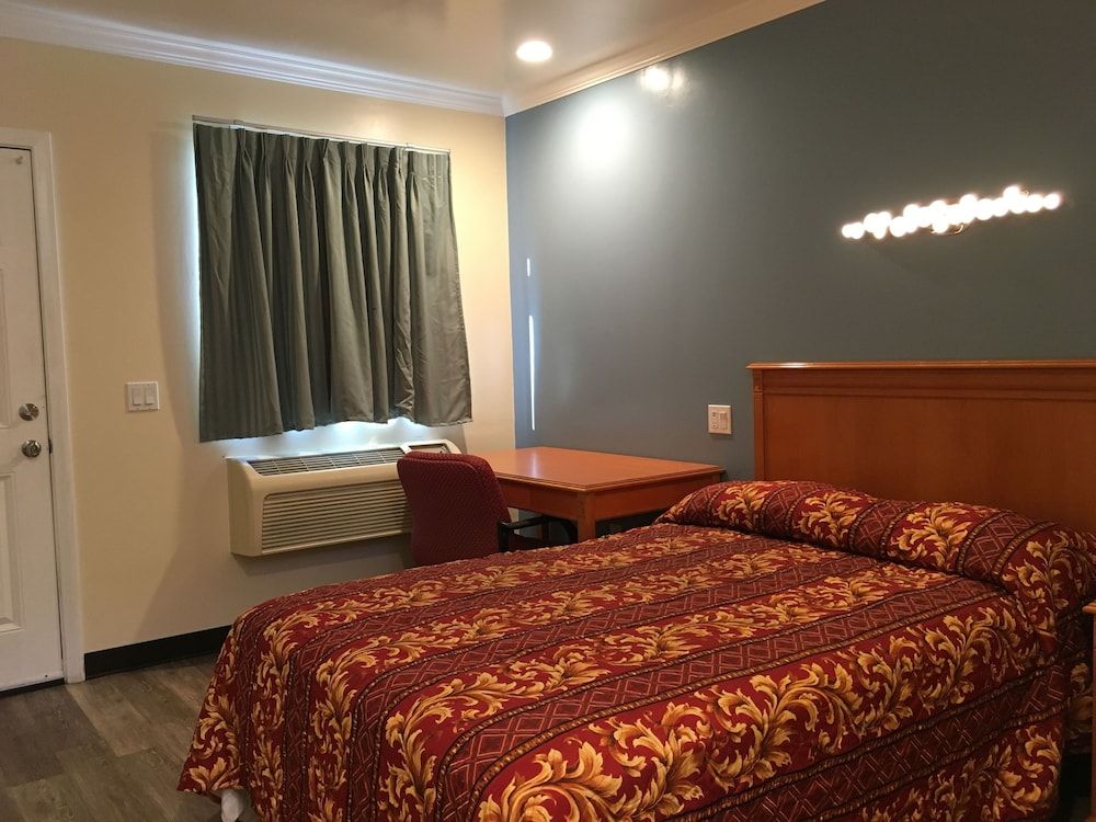 Lincoln Park Motel 3