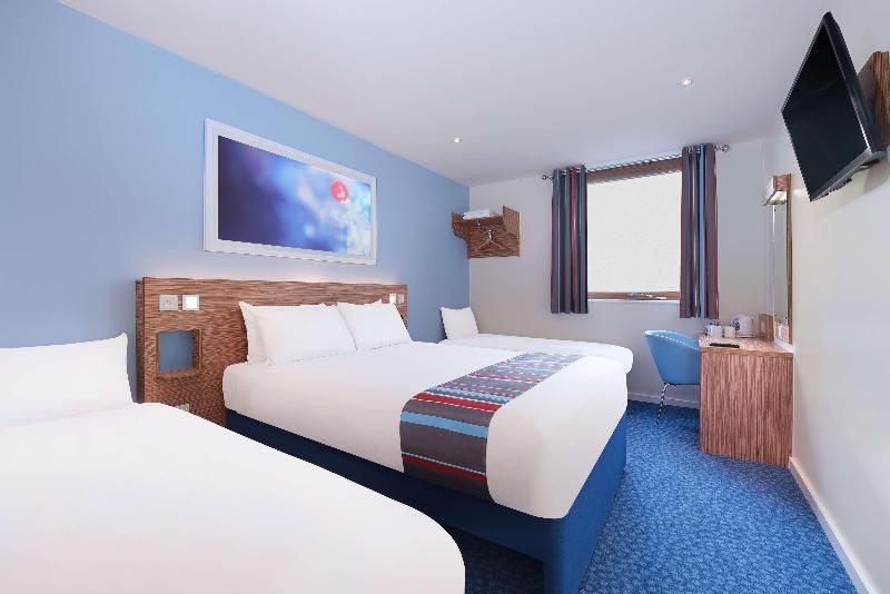 Travelodge Park Royal 3