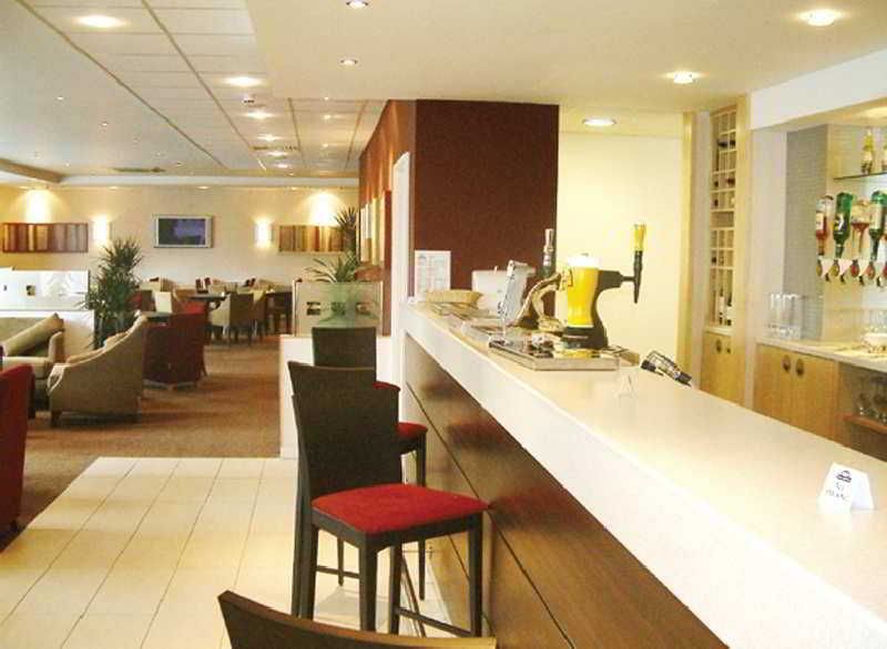 Premier Inn Luton Town Centre 2