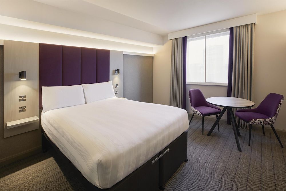 Premier Inn London Gatwick South 3