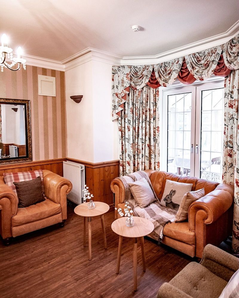 Trivelles Waterhall Country Hotel - Gatwick 3