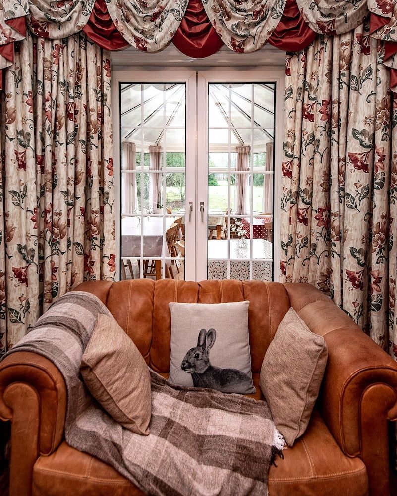 Trivelles Waterhall Country Hotel - Gatwick 2