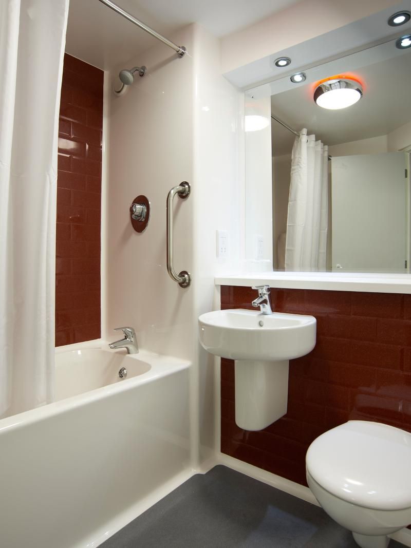 Travelodge Birmingham Airport 3