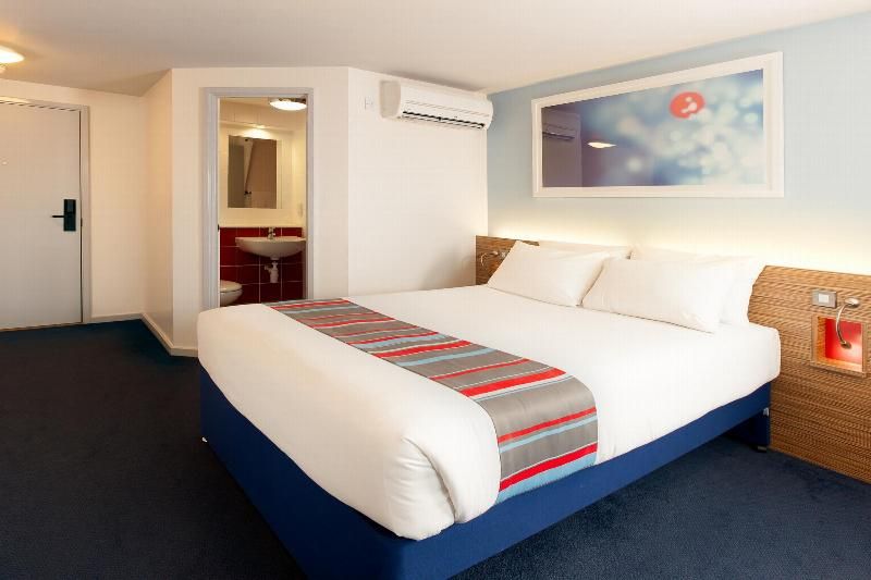 Travelodge Bracknell Central 3