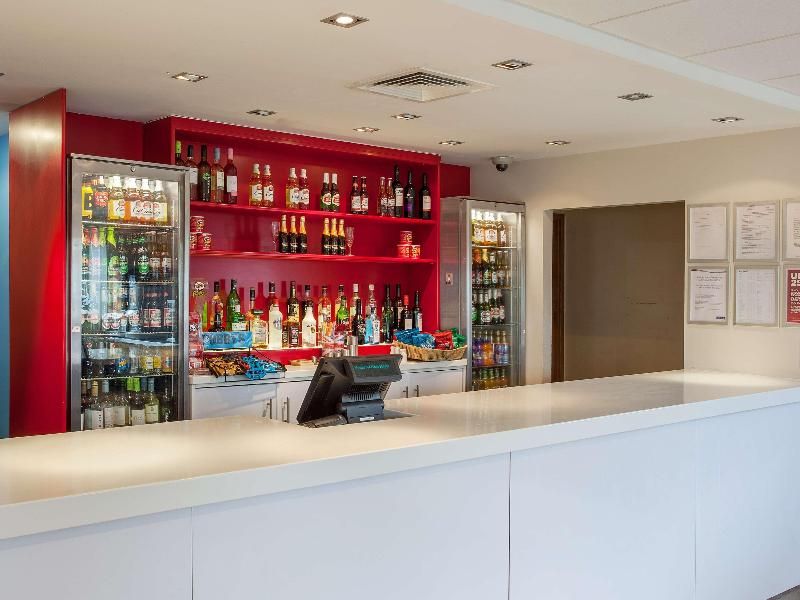 Travelodge Bracknell Central 2